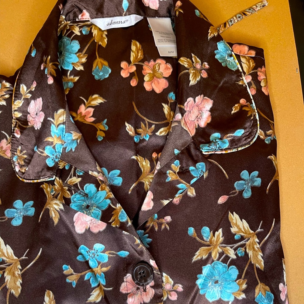 Two piece Pajamas satin for women M size - Picture 5 of 14